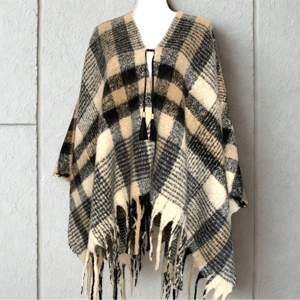 NWT Andrew Marc New York Womens‎ Wrap Poncho Cape Fringe Plaid One Size